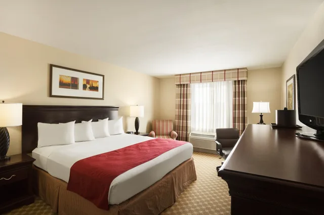 غرفة بسرير كينج لذوي الإعاقة، Country Inn and Suites By Radisson Tulsa OK 3/6