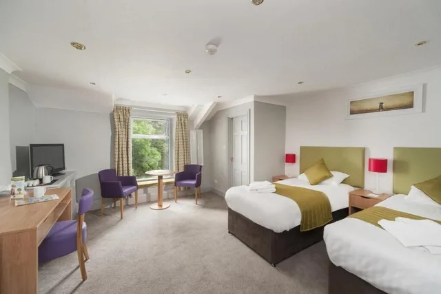 غرفة كلاسيكية بسريرين منفصلين بإطلالة على البحيرة، Derwentwater Hotel 1/4