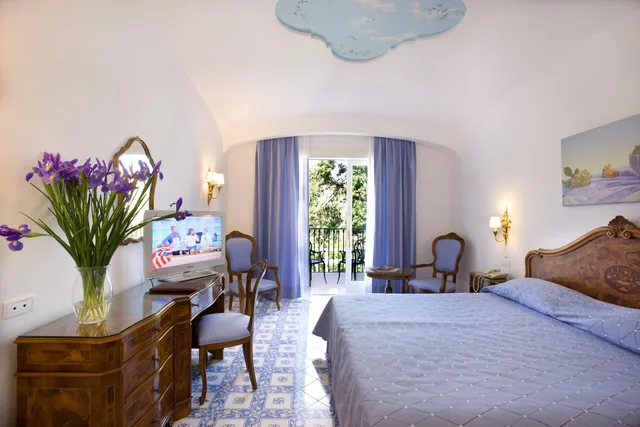 غرفة ثلاثية، Grand Hotel La Favorita 2/4