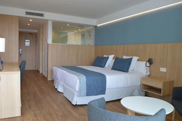 غرفة قياسية بسريرين منفصلين بشرفة، HOTEL 55 SANTO TOMAS 6/10