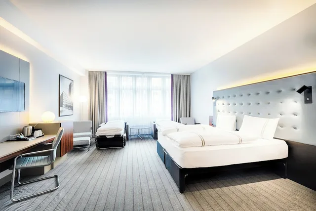 Standard, Quadruple, 2 Murphy Beds, Queen Bed, Premier Inn Cologne City Mediapark Hotel 5/8