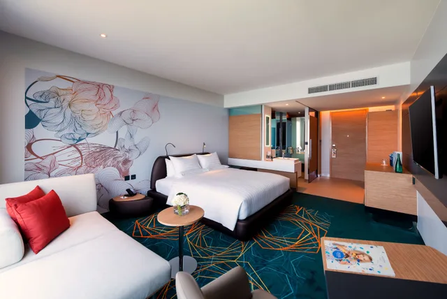 غرفة ديلوكس بسرير كينج بإطلالة على البحر، Novotel Marina Sriracha 3/10