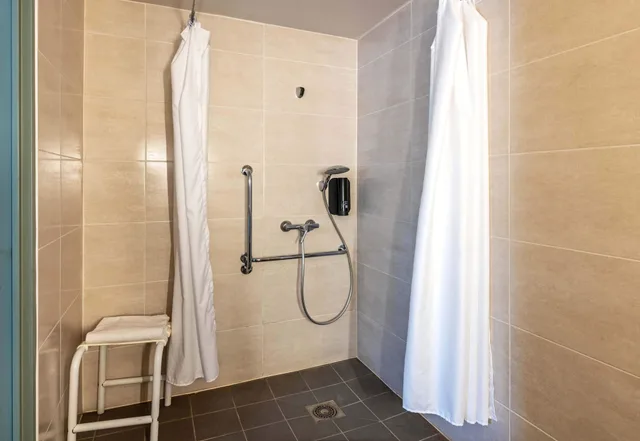 غرفة بسرير مزدوج لذوي الإعاقة، B&B HOTEL Morlaix 4/4