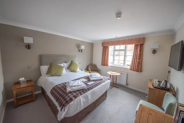 Courtyard, Double Bed، Norfolk Arms Hotel 1/5