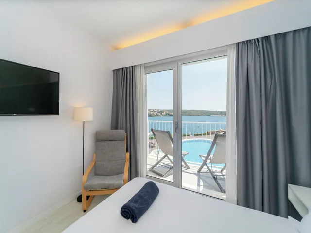 Suite, Pool and Sea View، ARTIEM Carlos 4/8