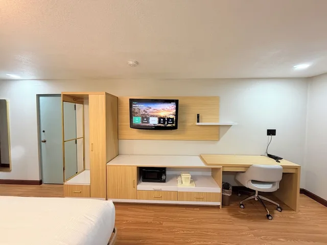 Deluxe, 2 Queen Beds, Courtyard View, Wyndham Garden Salina Conference Center 10/10