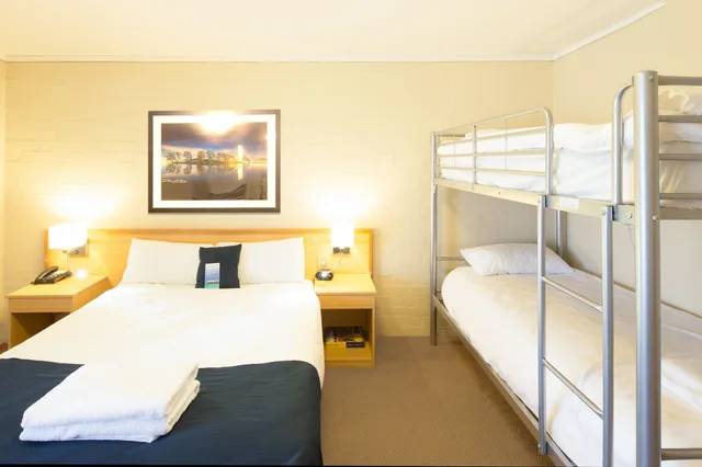 غرفة عائلية بسرير كوين وسرير فردي وسرير بطابقين، ibis Styles Canberra 4/8