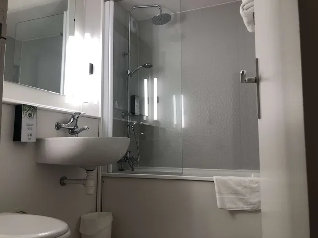غرفة قياسية بسرير مزدوج، Kyriad Honfleur - La Riviere Saint Sauveur 5/5
