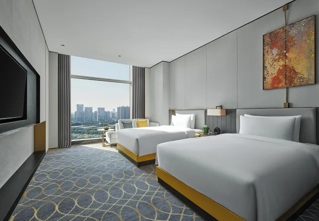 غرفة بريميوم بسريرين مزدوجين بإطلالة على المدينة مع دخول صالة النادي، Intercontinental Ningbo 2/4