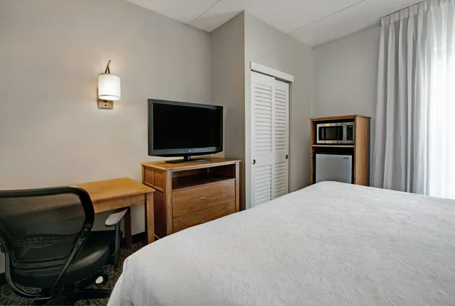 غرفة بسرير كينج، Homewood Suites By Hilton Chicago Lincolnshire 3/4