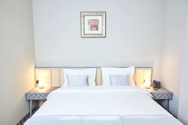 غرفة قياسية بسريرين منفصلين بإطلالة على المدينة بشرفة، Brosse Garden Hotel 1/10