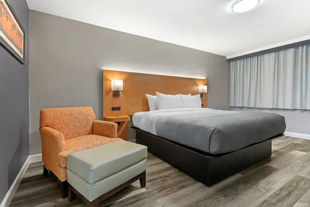 غرفة بسرير كينج لذوي الإعاقة، Quality Inn and Conference Center Tampa-Brandon 3/6