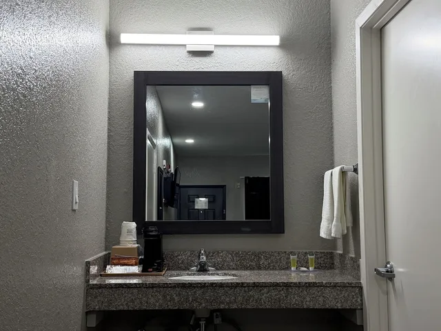 غرفة بسريرين مزدوجين للمدخنين، Super 8 by Wyndham Houston/Brookhollow NW 9/10