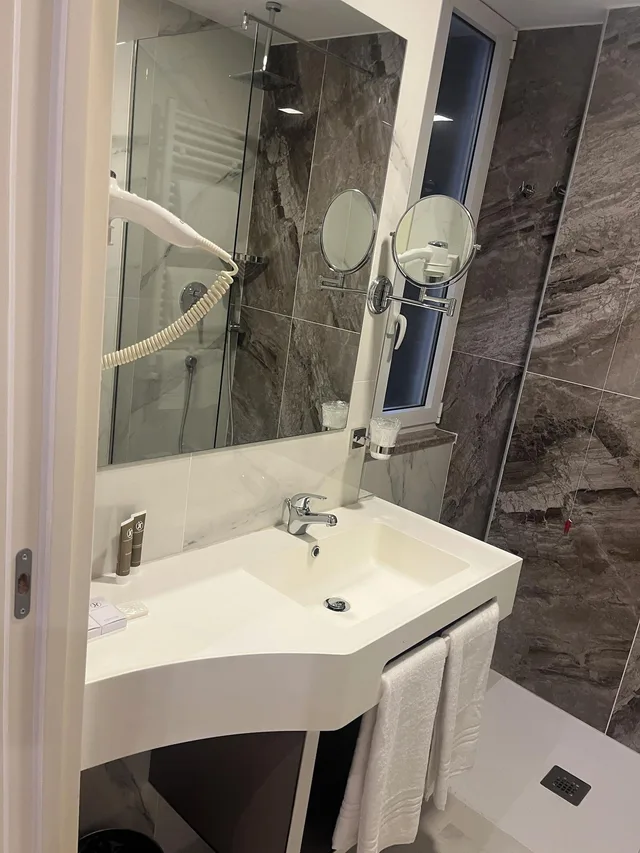 غرفة عائلية بسرير مزدوج أو سريرين منفصلين، Jr Hotels Bocconi Milano 1/1