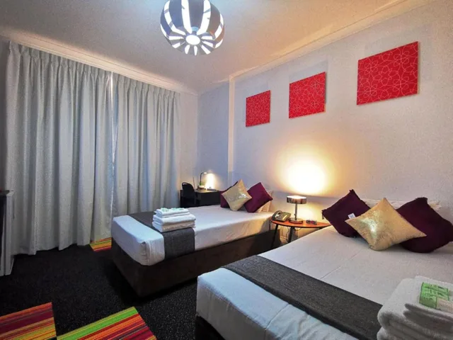 Superior, Twin Beds, Criterion Hotel 2/5