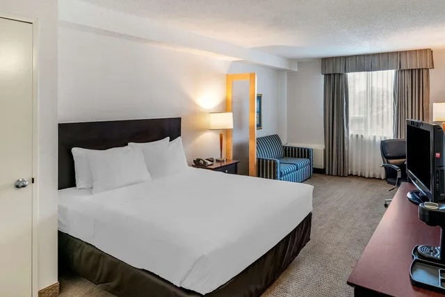 جناح بسرير كوين مع أريكة، Hampton Inn by Hilton Montreal East Anjou 2/7