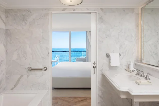 Room, Queen Bed, Ocean Front, Accessible، Surf and Sand Hotel 6/7