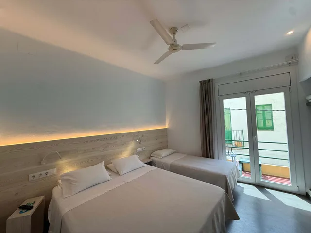 غرفة عائلية بغرفتي نوم، Hostal Rom 1/6