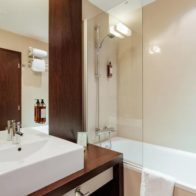 غرفة بسرير كينج بإطلالة على الجبل، HOLIDAY INN ZILINA 10/10
