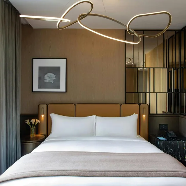 غرفة بسرير كينج في طابق منخفض، The Ritz-Carlton New York, NoMad 1/5