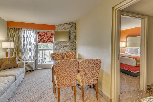 Suite, King Bed, La Quinta Inn Suites Pigeon Forge 8/10