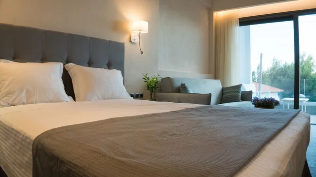 غرفة ديلوكس بسريرين كوين بإطلالة على البحر مع أريكة، Costa Domus Blue Luxury Apartments 1/7