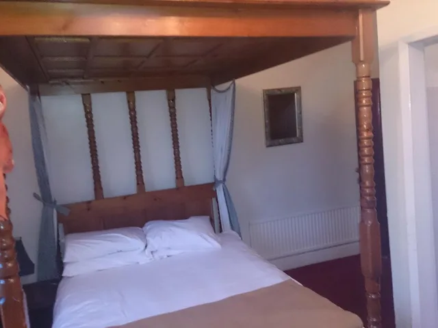 Room, Double Bed, OYO Rose & Crown Hotel 1/2
