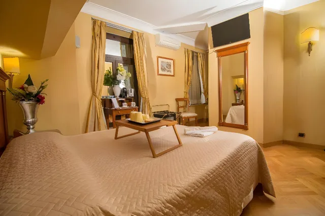 غرفة بسرير مزدوج أو سريرين منفصلين، Luxury Rooms H 2000 Roma 2/2