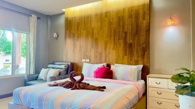 غرفة بسرير مزدوج بحوض استحمام، Bee Orchid Pool Villa 2/2