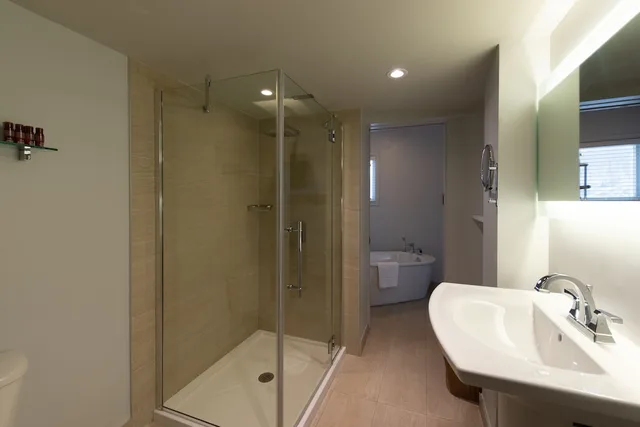 غرفة ديلوكس بسرير كينج مع أريكة، Chateau Bromont 8/9