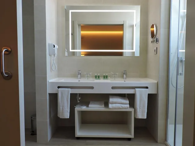 Deluxe, Double or Twin Bed, Terrace, America Sevilla 7/9
