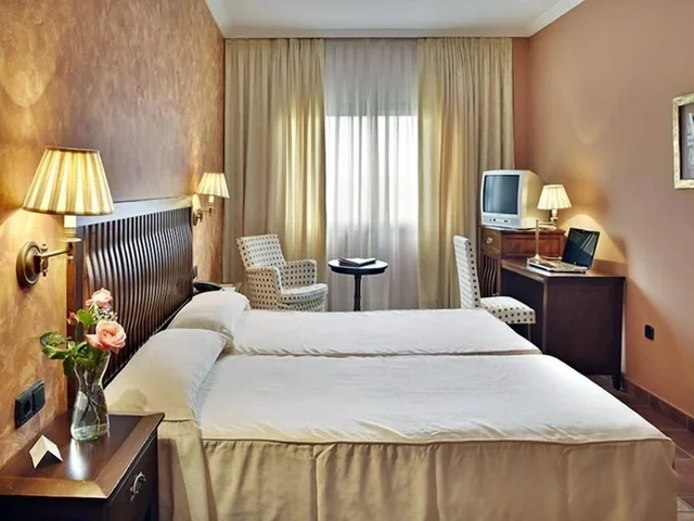 غرفة بسرير مزدوج أو سريرين منفصلين، Hotel Mafalda De Castilla 6/9