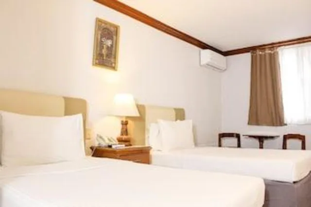 غرفة قياسية بسريرين منفصلين، LAS PALMAS HOTEL DE MANILA 1/8