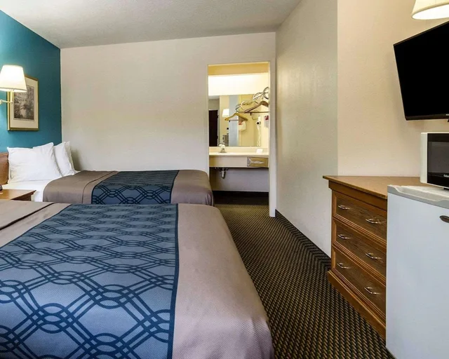 غرفة قياسية بسريرين كوين، Econo Lodge University 5/6
