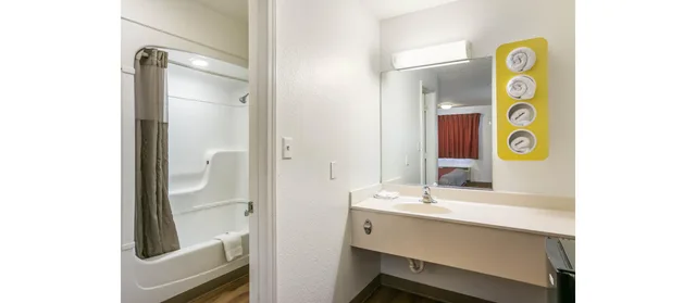 غرفة بسرير كوين لذوي الإعاقة، Motel6 Dothan, AL 5/8