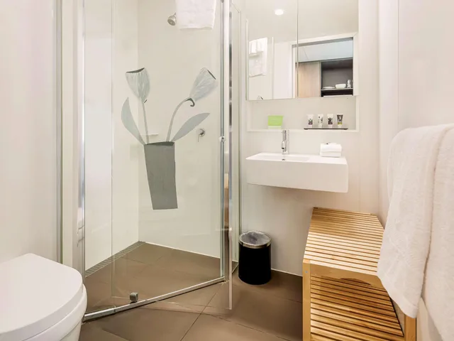Room, Double Bed, Balcony, Mercure Bendigo Schaller 3/3