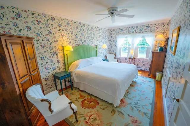 Garden, Queen Bed, The Colony Hotel 5/10