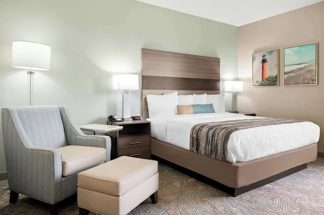 غرفة قياسية بسرير كينج، Best Western Intracoastal Inn 4/7