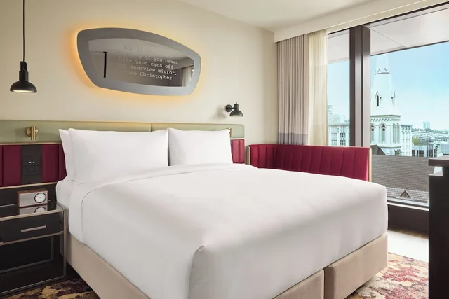 غرفة قياسية ركنية بسرير كينج بإطلالة على المرفأ، Hotel Indigo Auckland By IHG 1/3