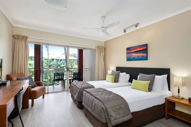 Spa, King Bed، Mantra Amphora Palm Cove 1/8