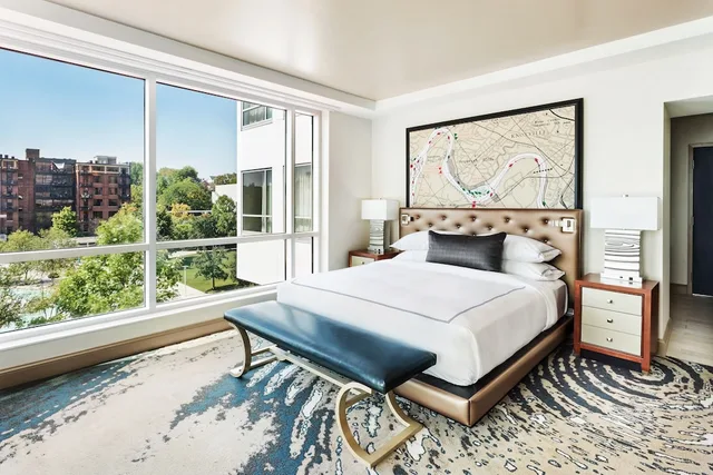 غرفة كلاسيكية بسرير كينج لذوي الإعاقة، The Tennessean Personal Luxury Hotel 1/3