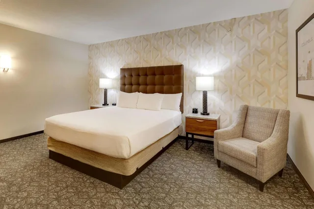 جناح بسرير كينج مع أريكة، Drury Plaza Hotel Columbus Downtown 1/4