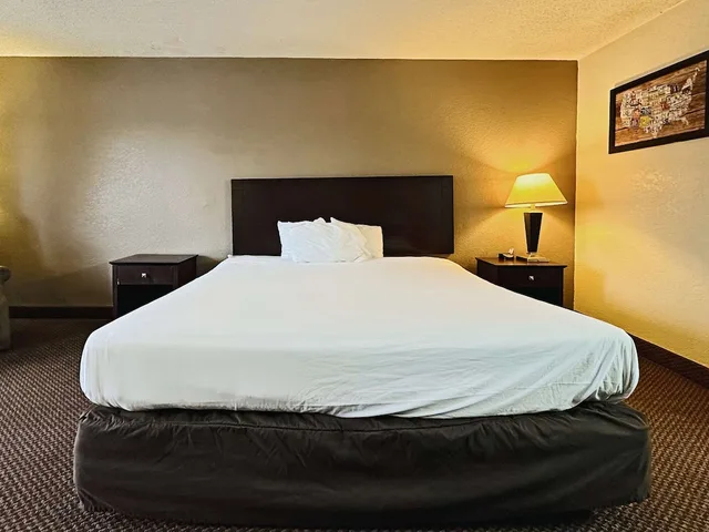 غرفة قياسية بسرير كينج، Econo Lodge Kannapolis - Concord 8/10