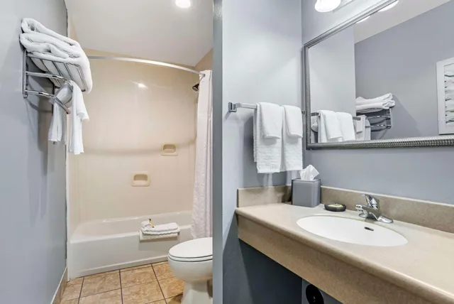 شقة تنفيذية بغرفة نوم واحدة مع أريكة، Best Western Plus Two Rivers Hotel & Suites 2/5