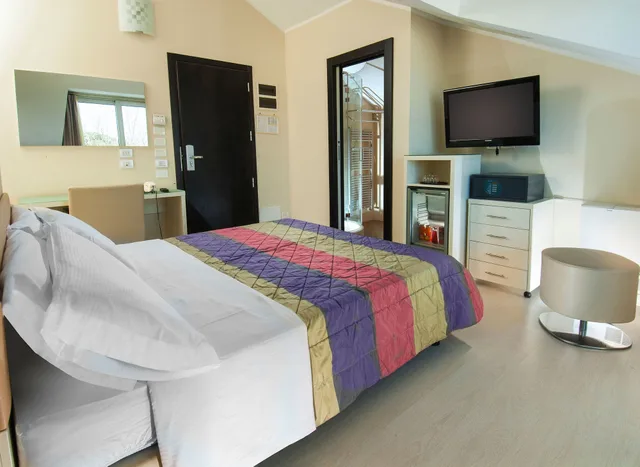 Superior, Double Bed, Hotel St. Moritz 3/9