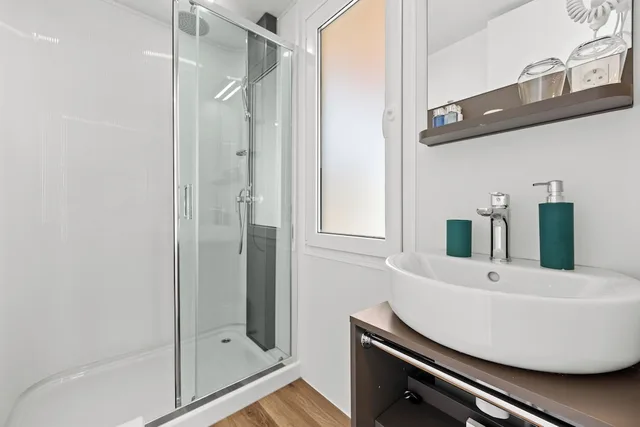 2 Bedrooms, Mobile Home, Luxury, 1 Queen and 1 Single Bed، Amadria Park Camping Sibenik Mobile Homes 2/2