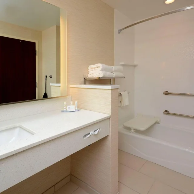 غرفة بسريرين كوين بحوض استحمام لذوي الإعاقة، Fairfield Inn & Suites By Marriott Raleigh Capital Blvd./I-540 3/4