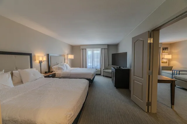 جناح بسريرين كوين، Hampton Inn Suites Florence Downtown 1/7