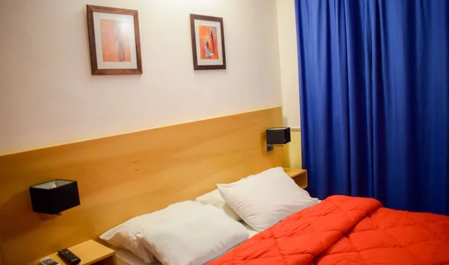 Basic, Triple, 1 Double and 1 Single Bed, Hotel Casablanca 2/10