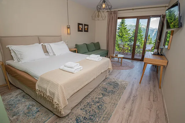 غرفة ثلاثية بإطلالة على الجبل، Anavasi Mountain Resort 1/10